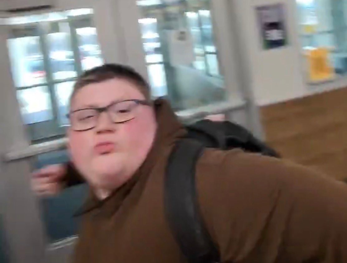 KdligAm3c4Z9ZmV.jpg